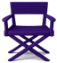 Chaise de réalisateur violette avec accoudoirs et pieds croisés.